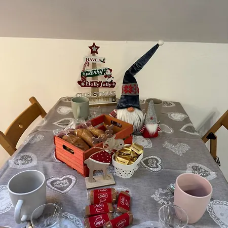 Tommy's Apartment *